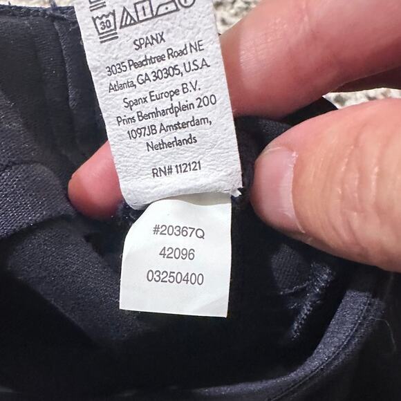 Spanx Polished Kick Flare Pull-On Crop Pants Black Style 20367Q, size M - Picture 5 of 9